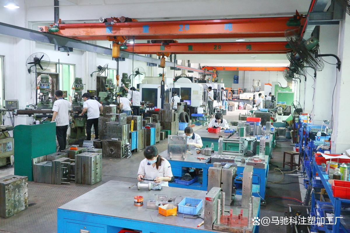 玩具底盘双推板二次脱模注塑模,塑胶外壳注塑加工,东莞注塑加工